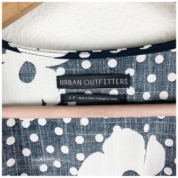 Urban Outfitters Jocelyn Black Floral Wrap Dress Size Small - Picture 9 of 13